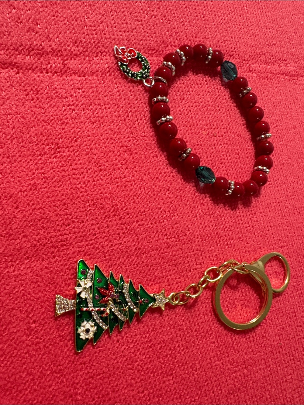Red Beaded Bracelet with Green and Gold Holiday Charm keychain Christmas tree